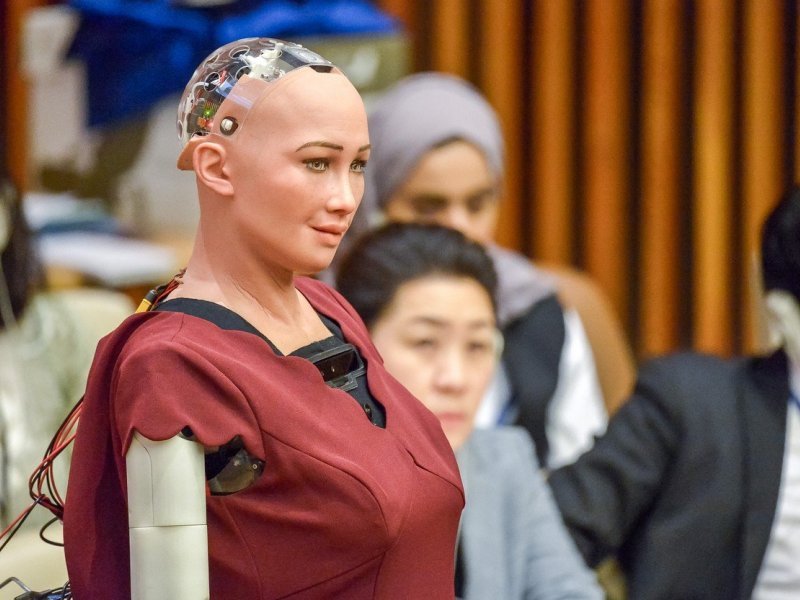 Stižu novi modeli robota koji je uznemirio svijet izjavom da čovječanstvo treba uništiti
